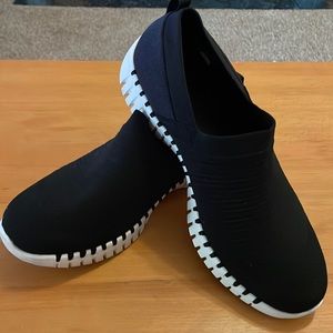 Black Skechers Air Cooled Goga Mat Go Walk Shoes